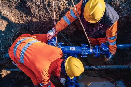 Lavori di Acque Spa su condotta idrica nel centro di Bientina