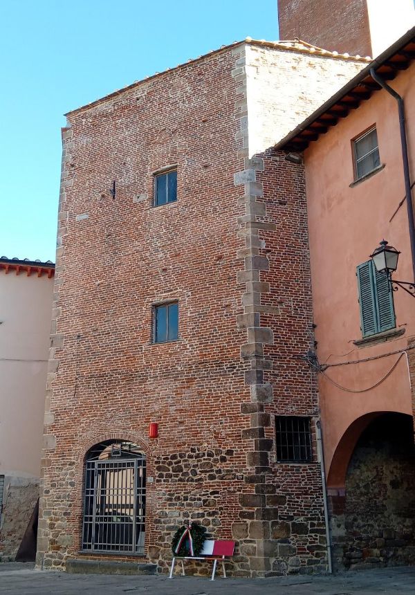 La Rocca o Mastio del castello.jpg